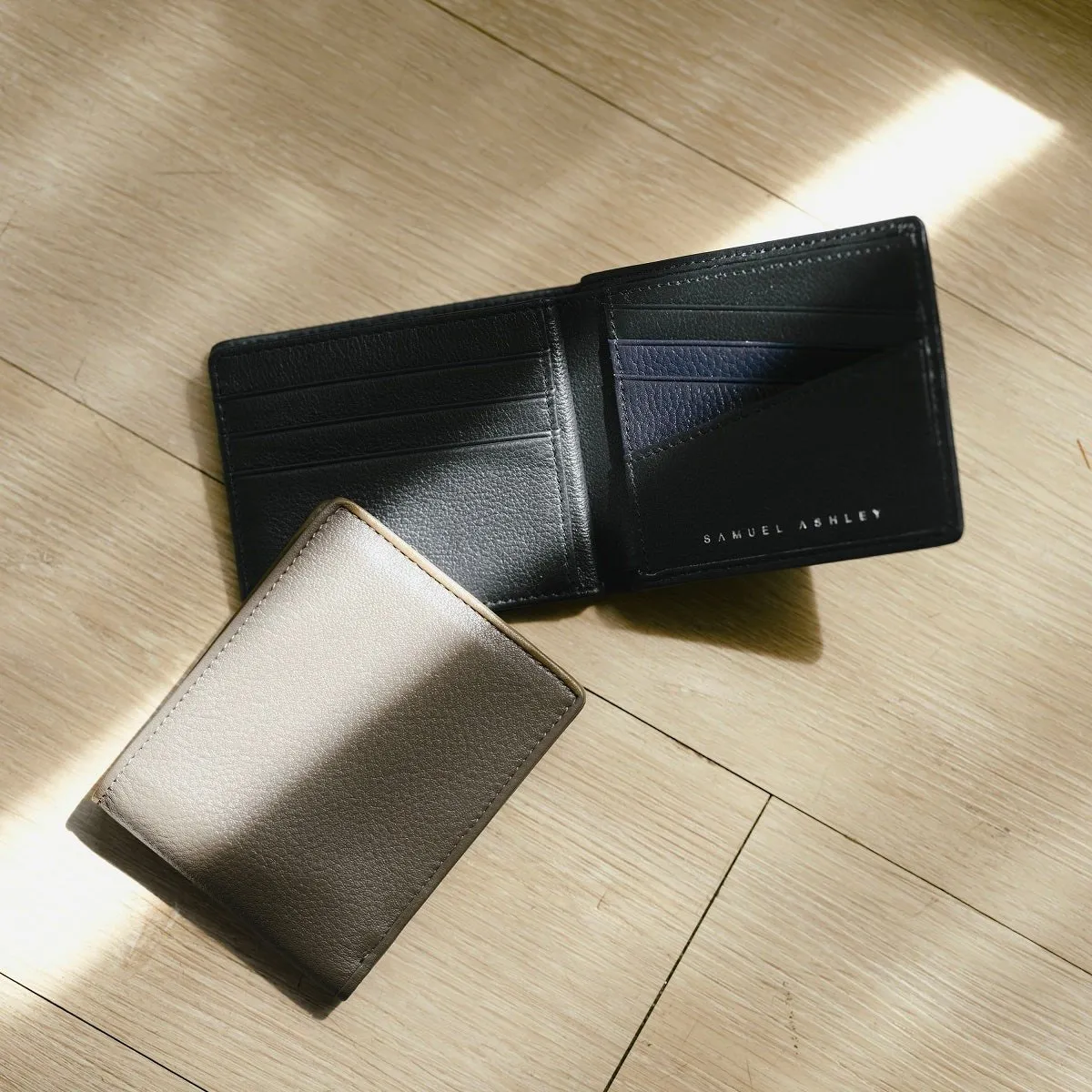 Grayson Leather Bi-fold Wallet with Extra Flap (RFID)