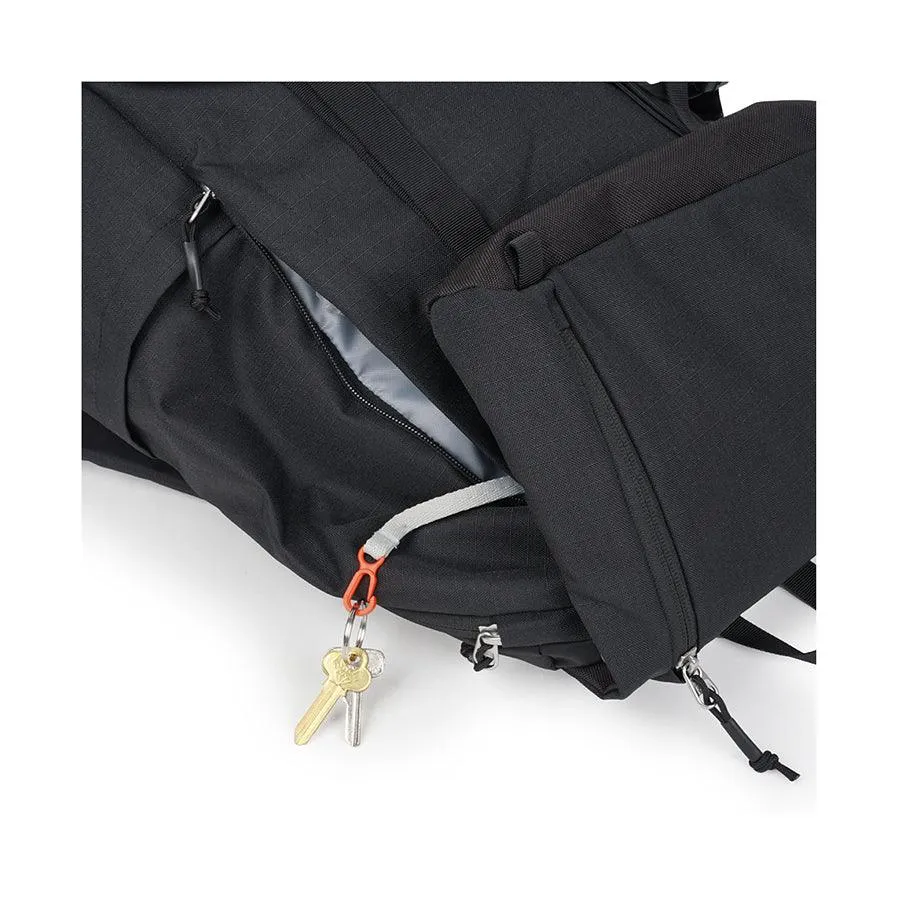 HELLOLULU Gio Utility Flap Backpack L Char.Black
