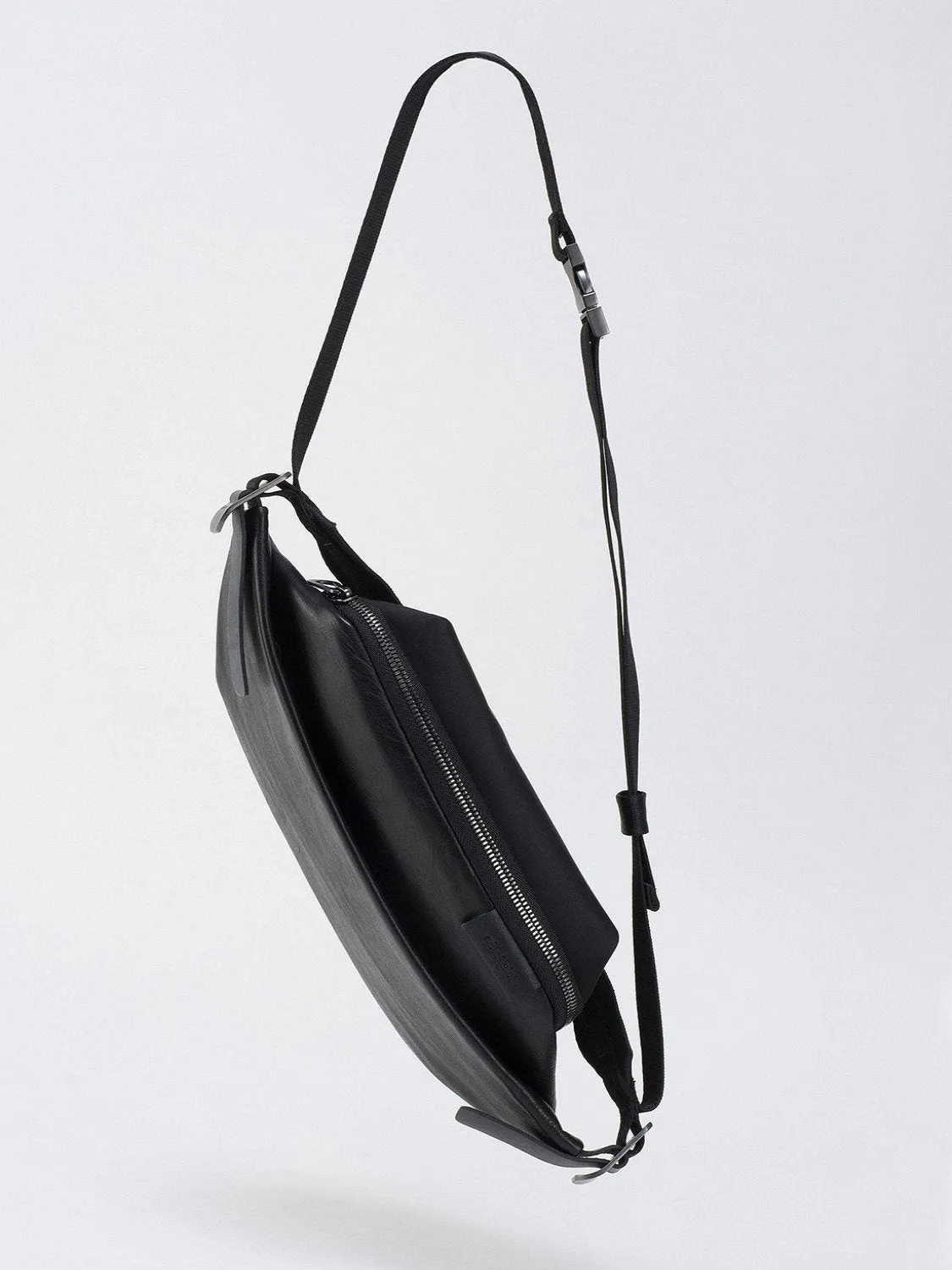 Isarau M Alias Leather Black