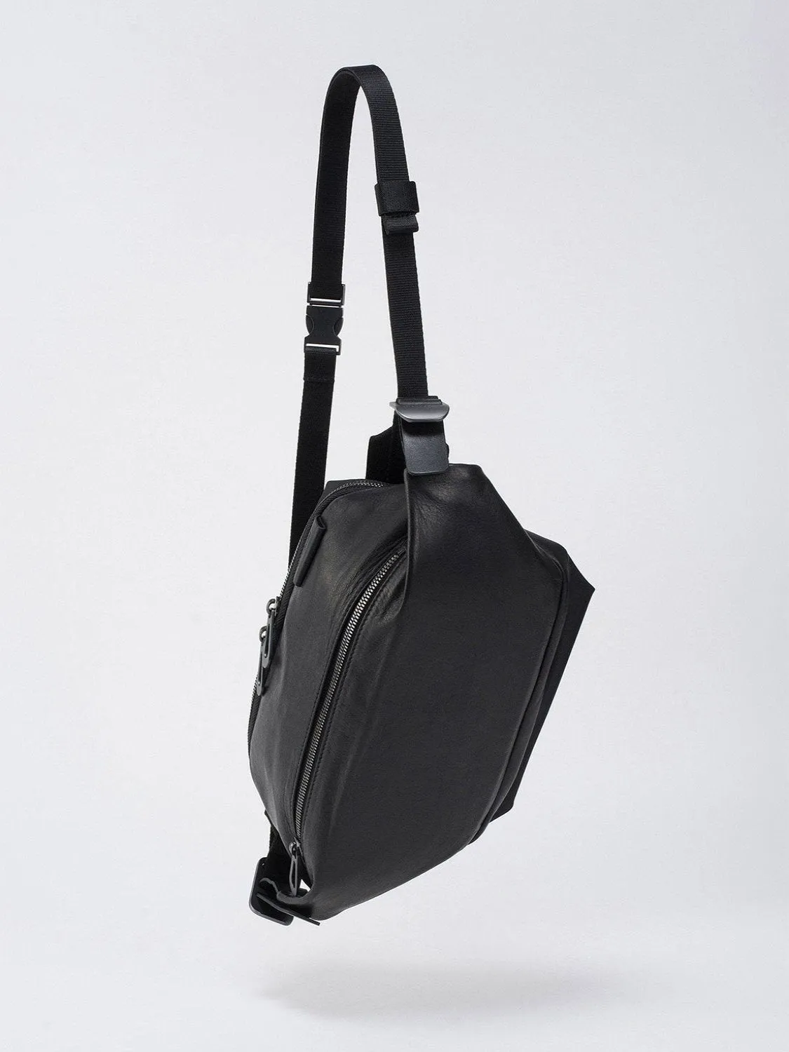 Isarau M Alias Leather Black