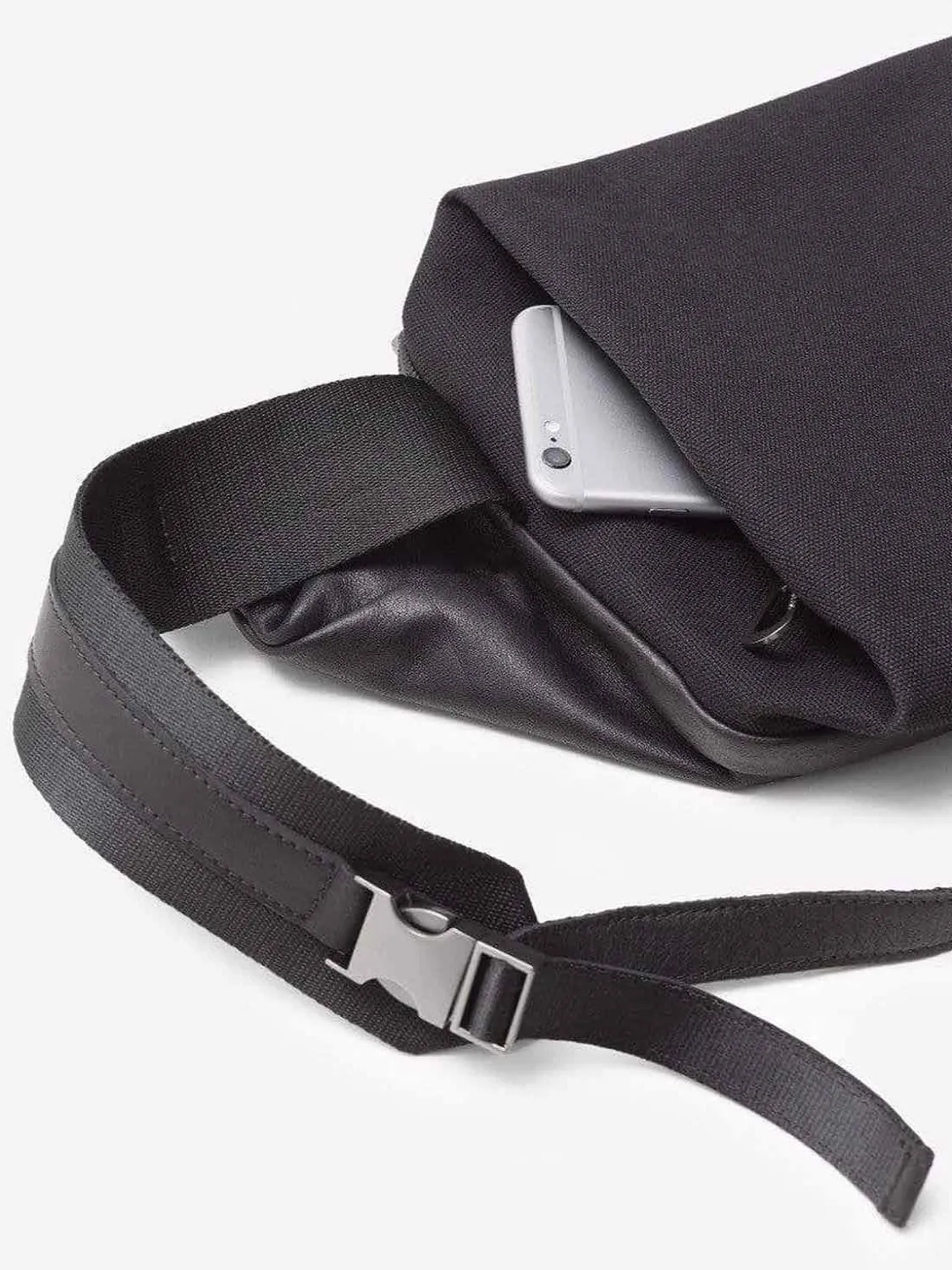 Isarau M Alias Leather Black