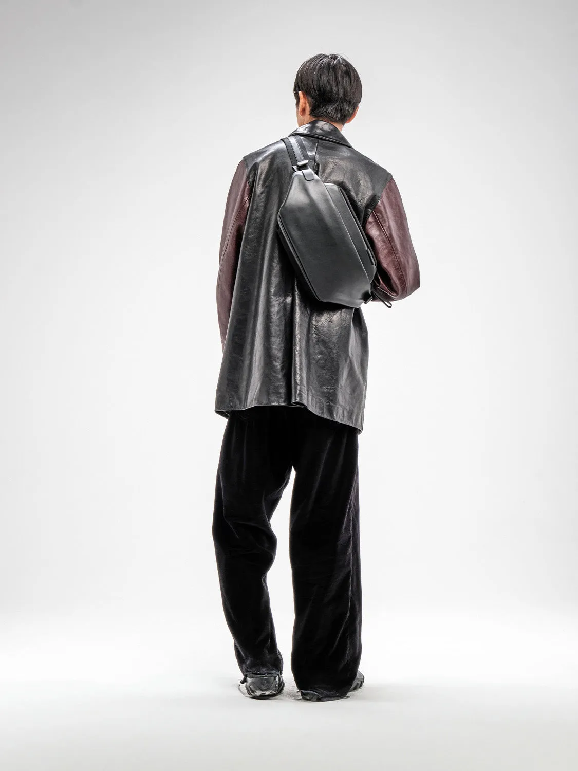 Isarau M Alias Leather Black