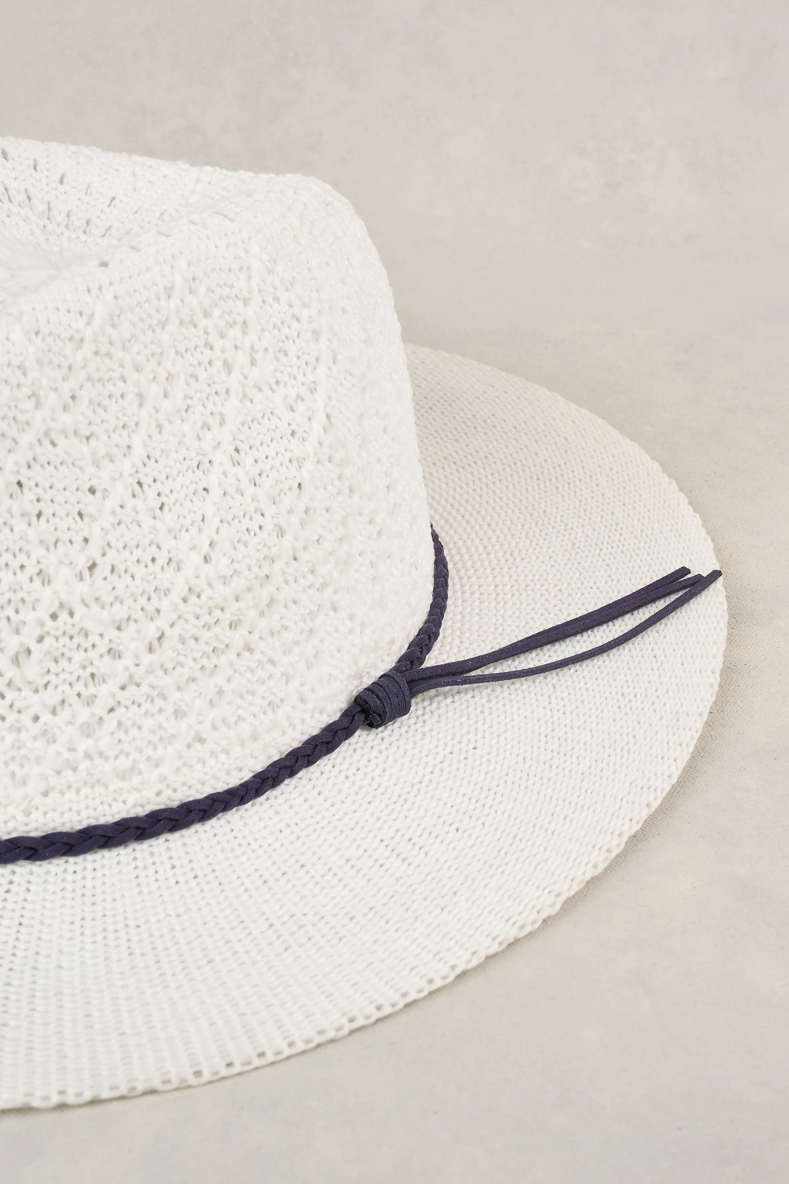 Serge Packable Fedora - White